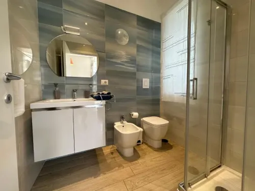 bagno-doccia-wc-bidet-domusluca-luxury-bed-and-breakfast-perla