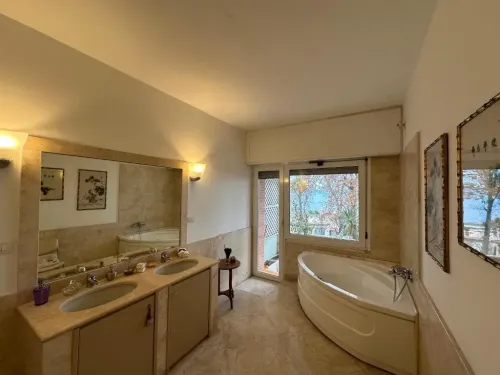 bathroom-jacuzzi-luxury-posillipo-capri-view-apartment