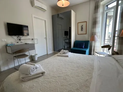 camera-letto-tv-asciugamani-domusluca-luxury-bed-and-breakfast