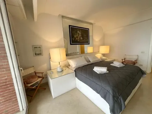 first-room-bed-towels-luxury-posillipo-capri-view-apartment