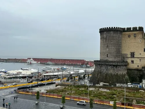 panorama-accoglienza-turismo-casavacanza-ladimoraalcastello-teatro