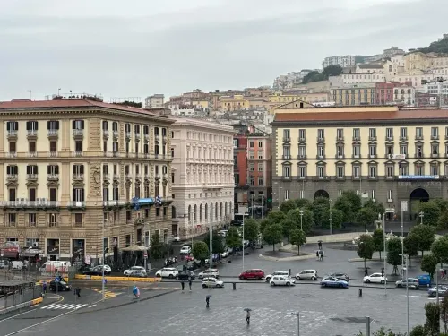 panorama-napoli-turismo-affittobreve-ladimoraalcastello-teatro