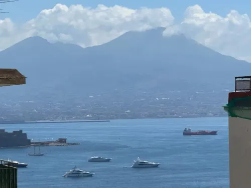 sea-mountain-naples-luxury-posillipo-capri-vesuvio-view